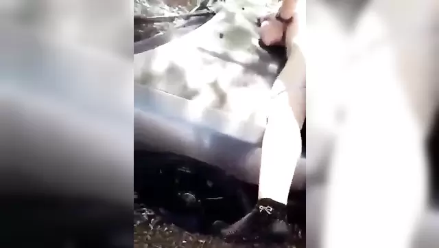 Секс на капоте машины с горячей осетинкой